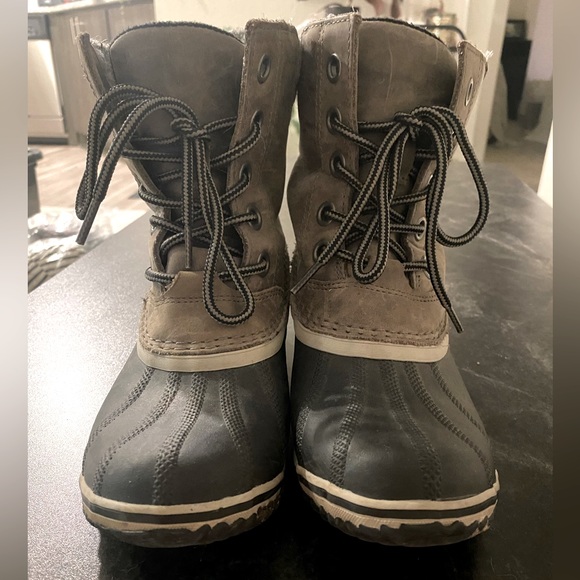 Sorel size 7 Women’s duck boot - Picture 1 of 4